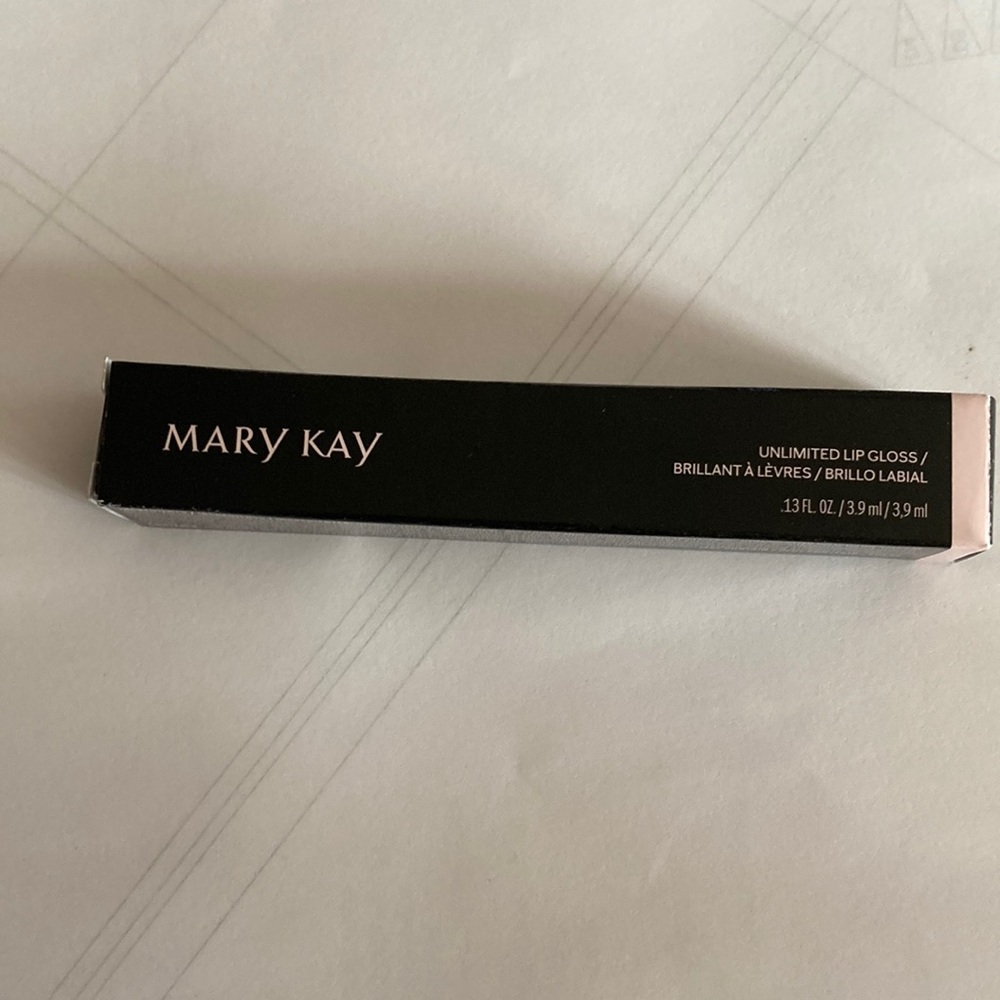 Mary Kay unlimited lip gloss in nude blush